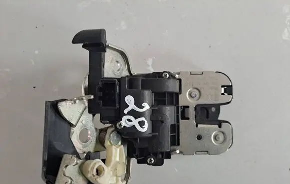 Audi A4 S4 B8 8K Tailgate/trunk/boot lock/catch/latch 8K9827505 11154008