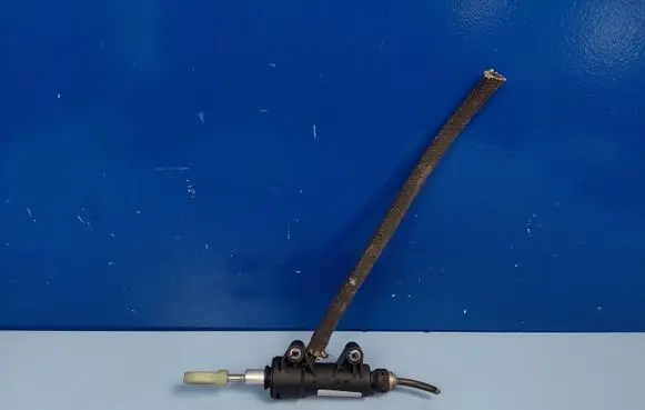 BMW 3 E46 Clutch master cylinder 21526758822