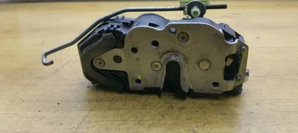 Opel Astra J Rear door lock 3023880 09J161