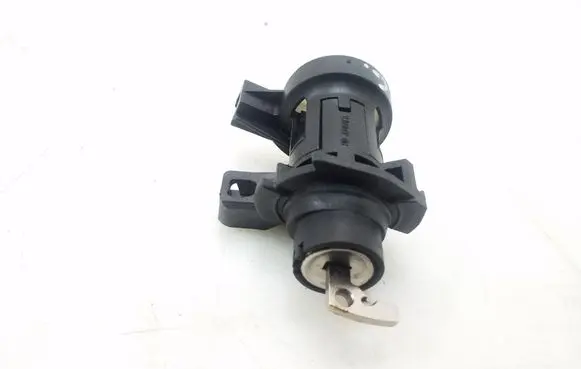 Mercedes-Benz CLS C218 X218 Tailgate exterior lock A2047500061