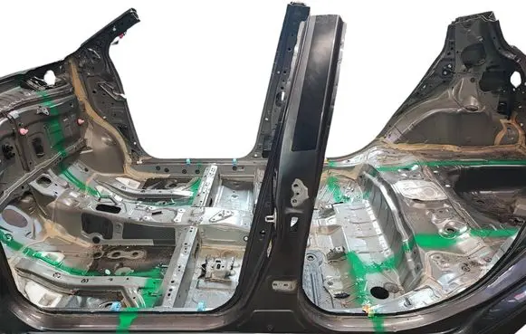 Toyota Yaris Pillar (middle) 