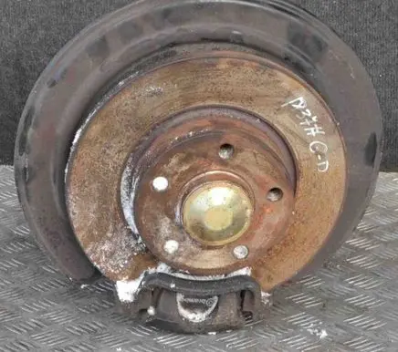 Opel Vivaro Rear wheel hub