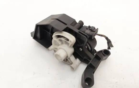 BMW X5 F15 Radiator active air flap actuator C13901102