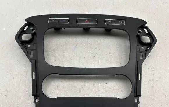 Ford Mondeo MK IV Radio/GPS head unit trim BS7118522 3100565B