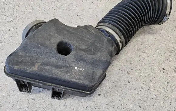 Chrysler Town u0026 Country V Intake resonator 04861731AC