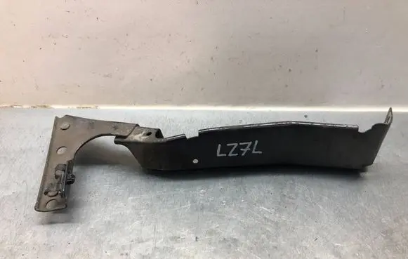 Audi A5 8T 8F Fender mounting bracket 8T0821136A