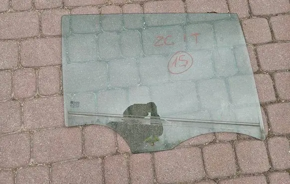 Opel Zafira C Rear door window glass