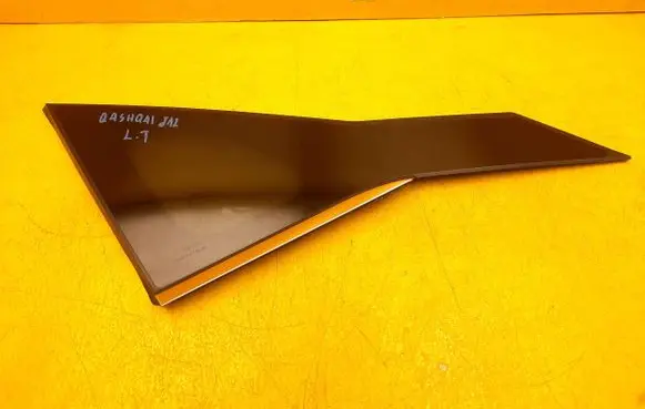 Nissan Qashqai J12 Rear side window