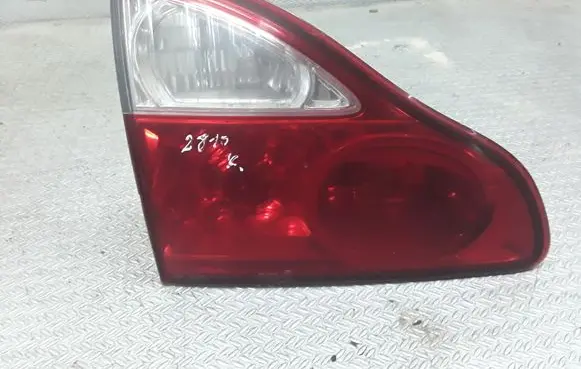Toyota Avensis Verso Tailgate rear/tail lights