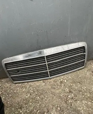 Mercedes-Benz E W210 Front bumper upper radiator grill 2108880023 F109