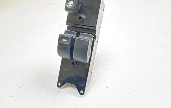Mitsubishi Colt Electric window control switch 8608A076 C8DD524M