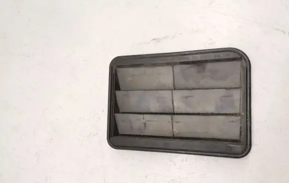 BMW 4 F32 F33 Quarter panel pressure vent 9176945