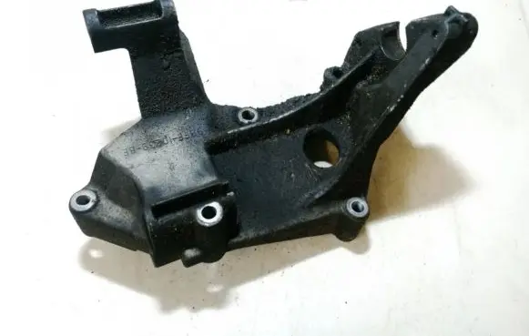 Ford Focus Engine mounting bracket 98ff10239be