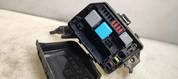 Toyota Yaris Fuse box set 826620D321