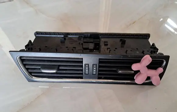 Audi A4 S4 B8 8K Dash center air vent grill 8T1820951B
