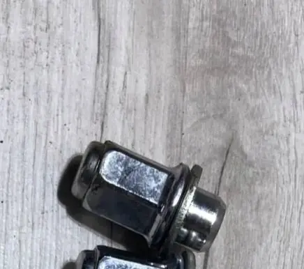 Toyota Hilux VIII Nuts/bolts 