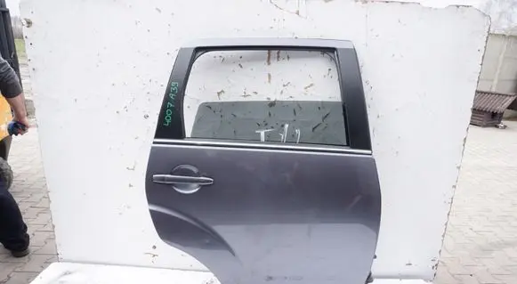 Peugeot 4007 Rear door