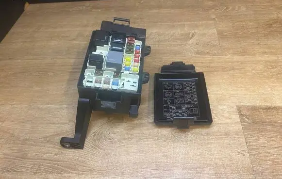 Jaguar F-Pace Fuse box cover GX7314A076DA