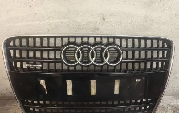 Audi Q7 4L Front bumper upper radiator grill 4L0853651