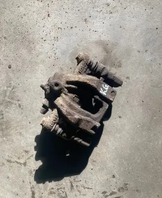 Honda CR-V Rear brake caliper