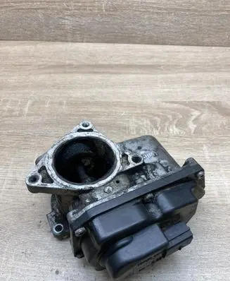 Volkswagen Tiguan EGR valve 03L131501E