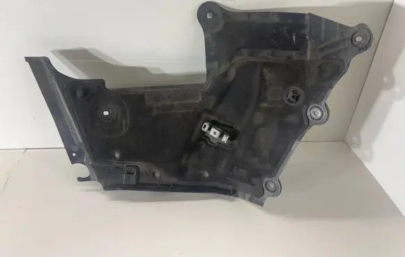 Mercedes-Benz C W205 Other engine bay part A2056205801