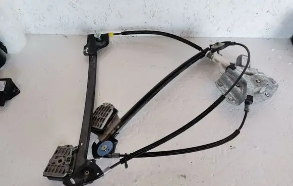 Dodge Challenger Front door window regulator with motor 68370045AA