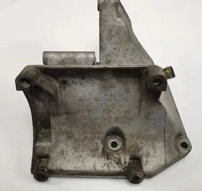 Mercedes-Benz E W124 Engine mount bracket 1031310935