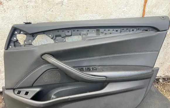 BMW 5 G30 G31 G38 Front door card panel trim 2844221