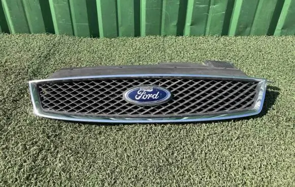 Ford C-MAX I Front grill 3M5116613AF 3M51R8138