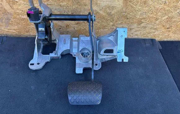 Porsche Macan (95B) Brake pedal 95B723031B 0886588