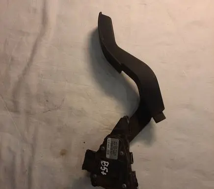 Volkswagen PASSAT B5.5 Accelerator throttle pedal 8D1721523F