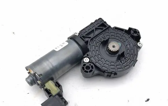 Mercedes-Benz GLC AMG Sunroof motor/actuator 0390200122