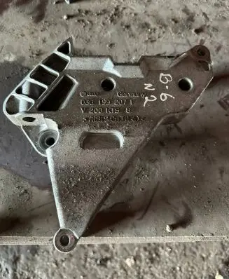 Volkswagen PASSAT B6 Engine mounting bracket 03g199207f