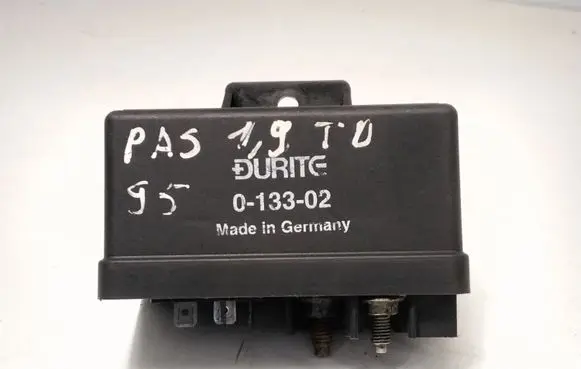 Volkswagen PASSAT B4 Other relay 013302