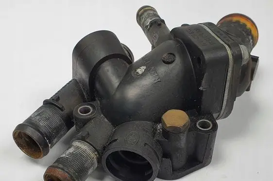 Mitsubishi Space Star Thermostat housing 8200065390