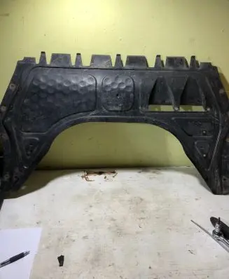 Volkswagen Jetta V Engine splash shield/under tray 1K0825237J