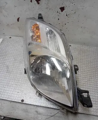 Toyota Yaris Headlight/headlamp
