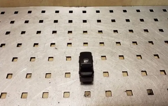 KIA Sorento Electric window control switch