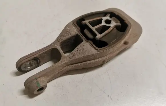 Buick Encore I Engine mount bracket 95248684