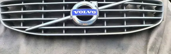 Volvo XC60 Front bumper upper radiator grill