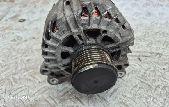 Volkswagen PASSAT B7 Generator/alternator 03L903023B