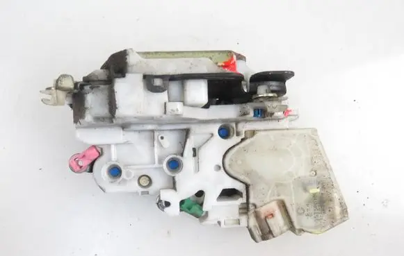 Nissan Pathfinder R50 Front door lock 805525P013