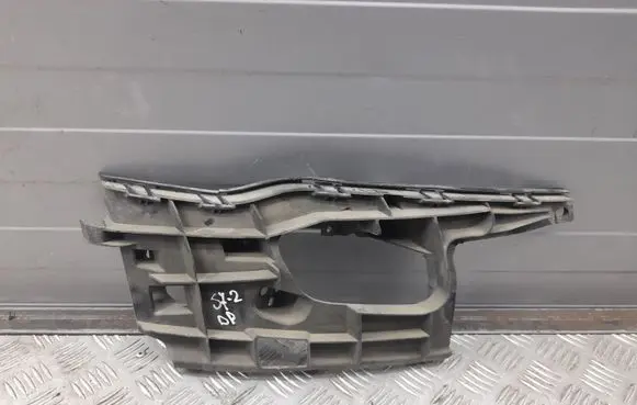 Audi A7 S7 4G Front bumper mounting bracket 4G8807096A