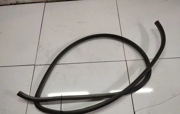 Toyota Yaris Rubber seal front coupe door 
