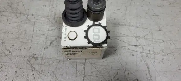 Mercedes-Benz 200 300 W123 Clutch master cylinder A0002900611