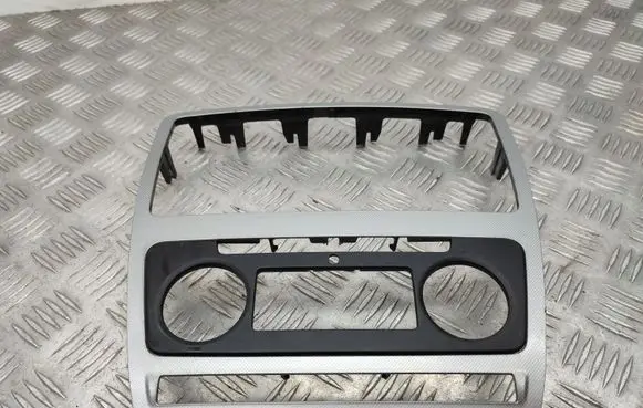 Skoda Octavia Mk2 (1Z) Radio/GPS head unit trim 
