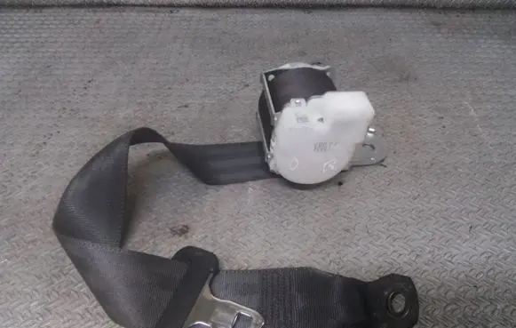 Mitsubishi Lancer VIII Rear seatbelt Y3601JJ083 7Q7990