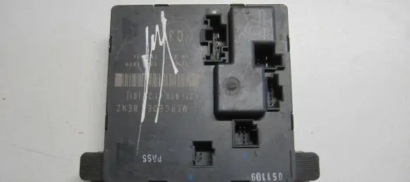 Mercedes-Benz E W211 Door control unit/module 2118704126 A2118704126