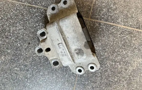Volkswagen Golf VI Engine mount bracket 1K0199555Q